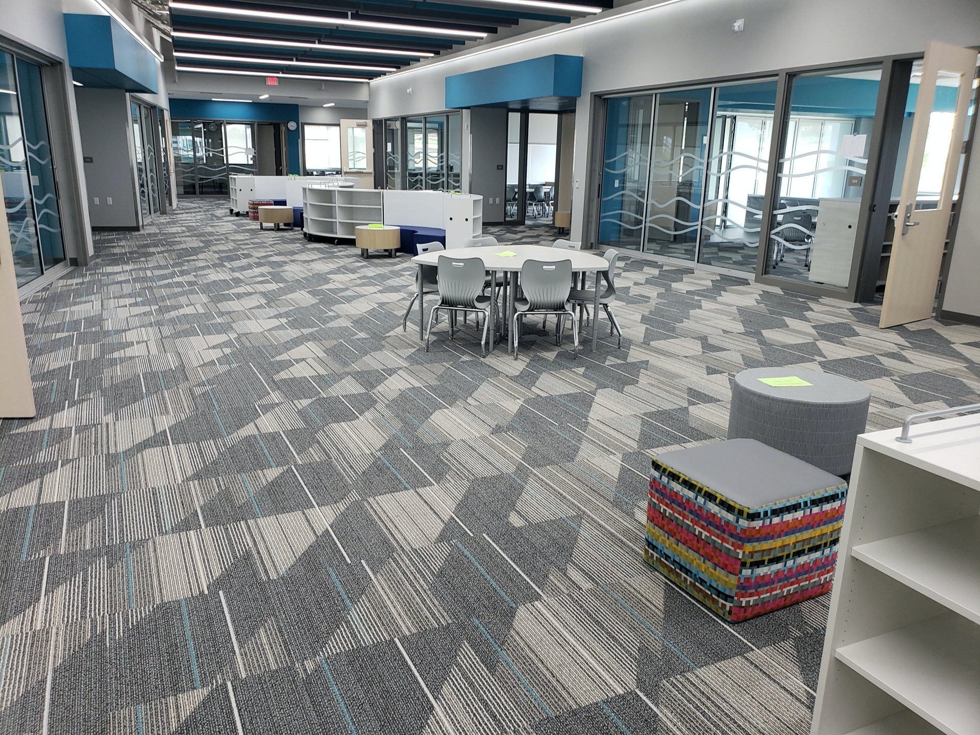 20180720_101847 open space office with tables and chairs