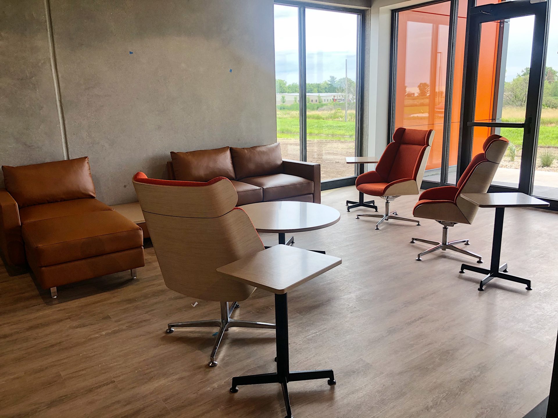 594D69DE-605C-472B-91CF-4460C64D3647-D85D6D3E-C88E-4A21-B243-FA433DD1442A office chairs and tables